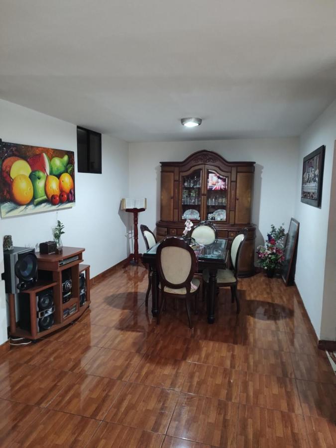 Noras Homestay Laureles 麦德林 外观 照片