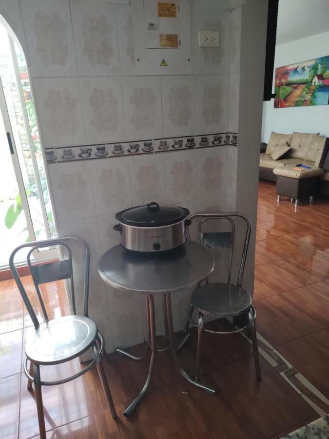 Noras Homestay Laureles 麦德林 外观 照片