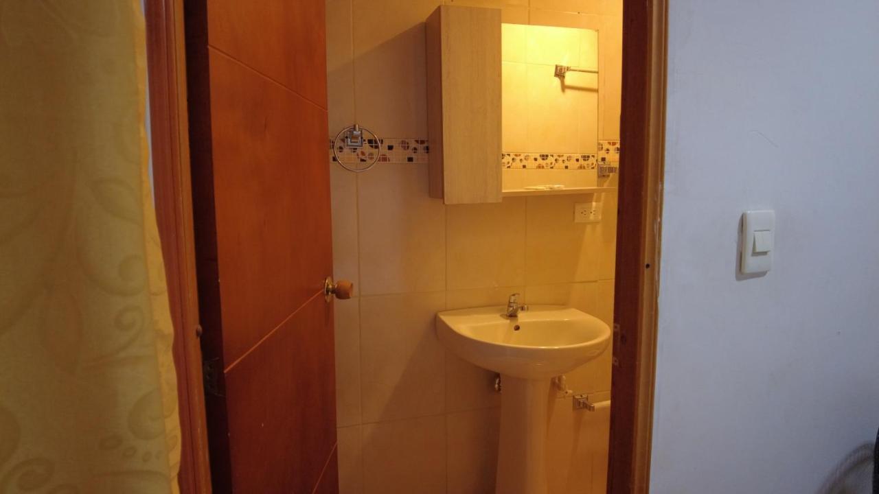 Noras Homestay Laureles 麦德林 外观 照片